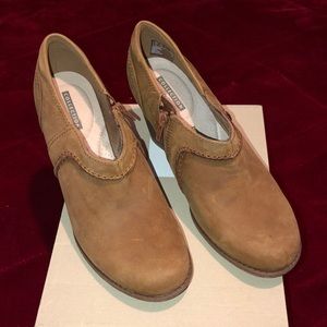 Clark’s-Sashlin (dark tan) leather-Size 7